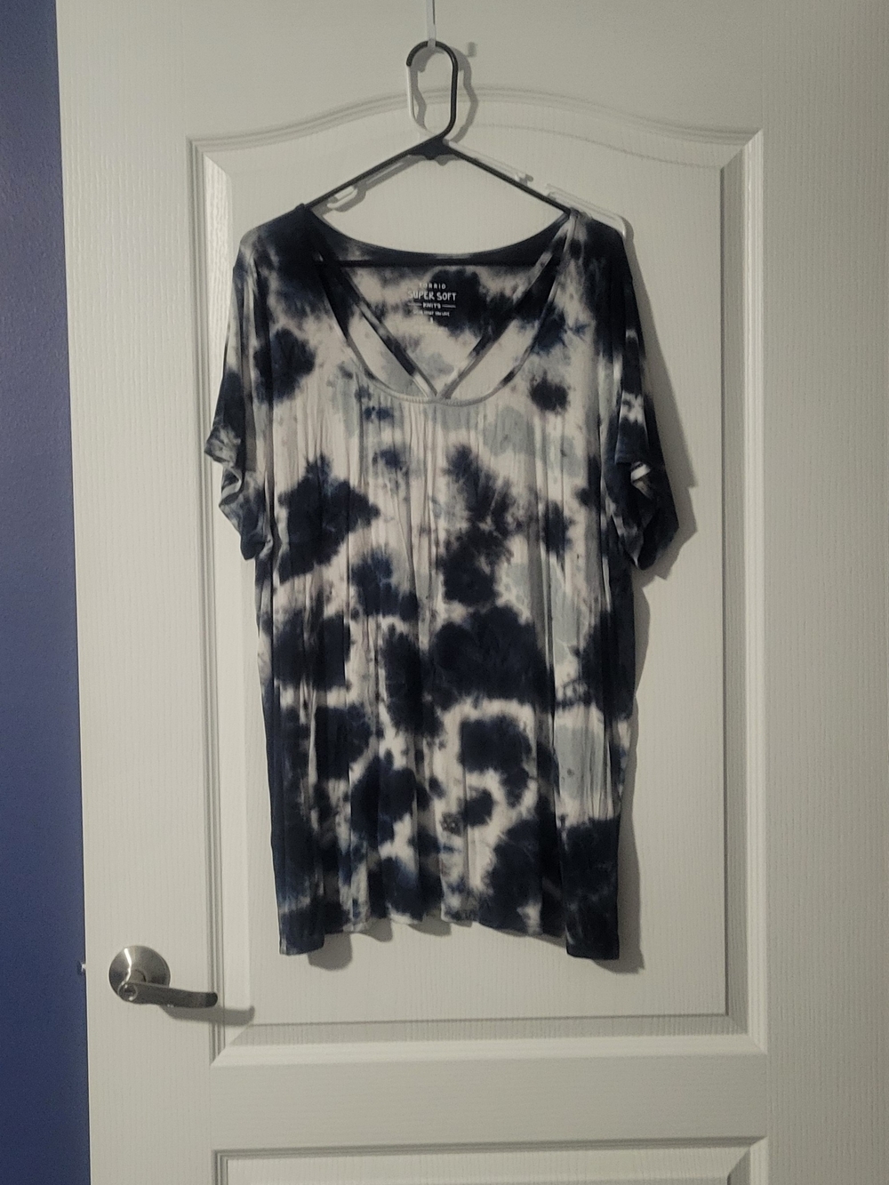 torrid Navy and White Tie-Dye V-Neck Tee
